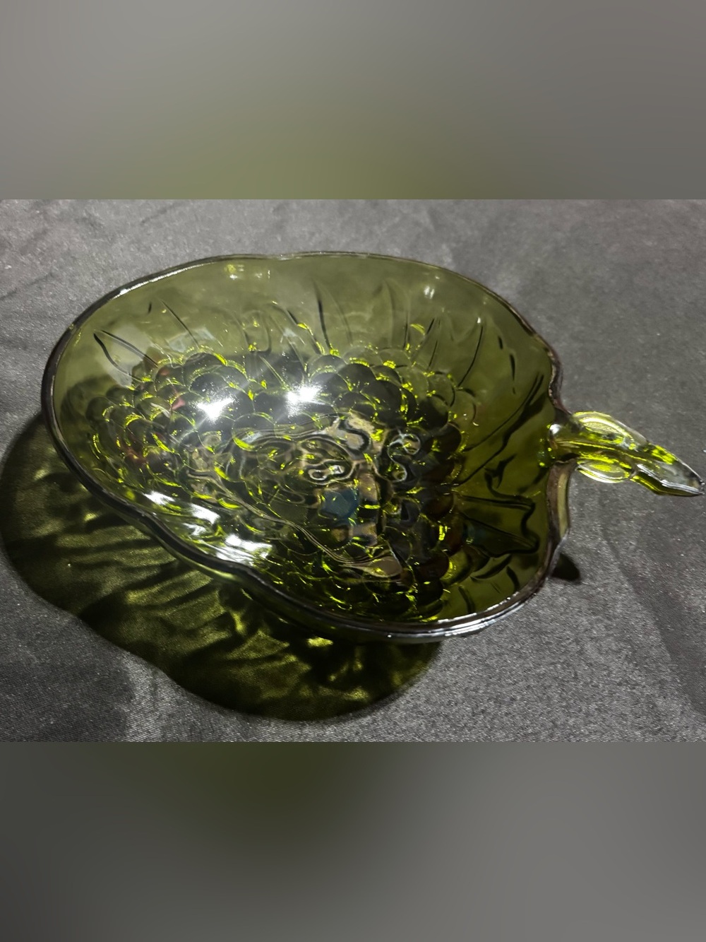 Vintage Green Indiana glass grape Bowl - Elegant Home Accent